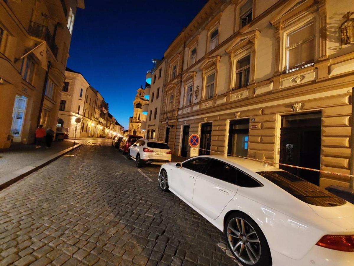 Byt 2+Kk Na Velkem Namesti Hradec Králové Exteriér fotografie