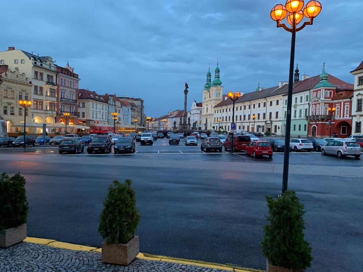 Byt 2+Kk Na Velkem Namesti Hradec Králové Exteriér fotografie